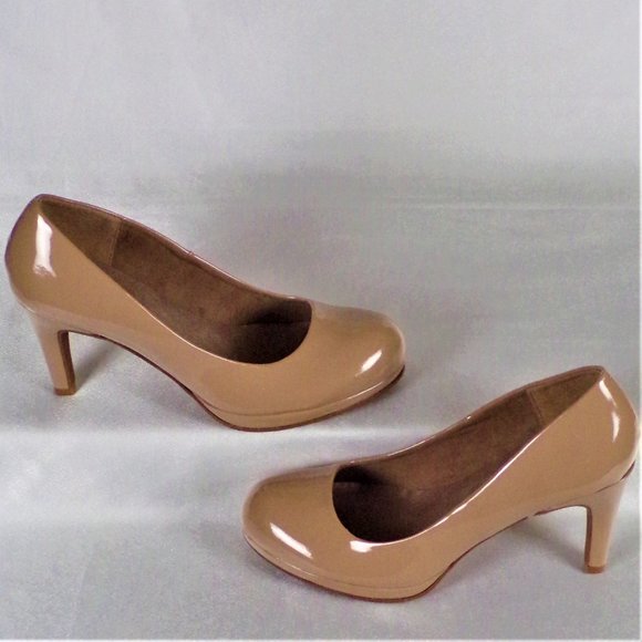 CL BY LAUNDRY size 8.5 nude/taupe faux-patent-leather high-heel pumps all synth. - Picture 3 of 16